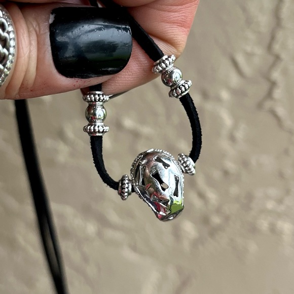 Shinny cz diamonds skull charm choker necklace on adjustable black suede cord - Picture 8 of 16